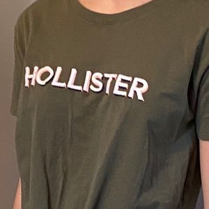 We are selling a shirt sleeve shirt.